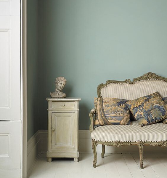 pemberley-blue-wall-paint-annie-sloan-%CF%87%CF%81%CF%8E%CE%BC%CE%B1-%CF%84%CE%BF%CE%AF%CF%87%CE%BF%CF%85-2-564x600.jpg