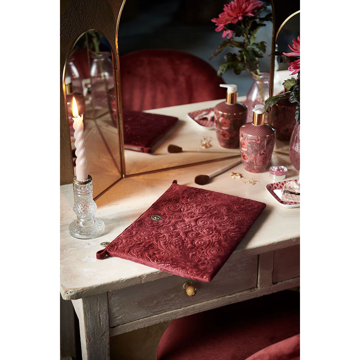 pip νεσεσέρ flat pouch βελούδινο quilted burgundy 30x22 l 1 - Marianthi Karta